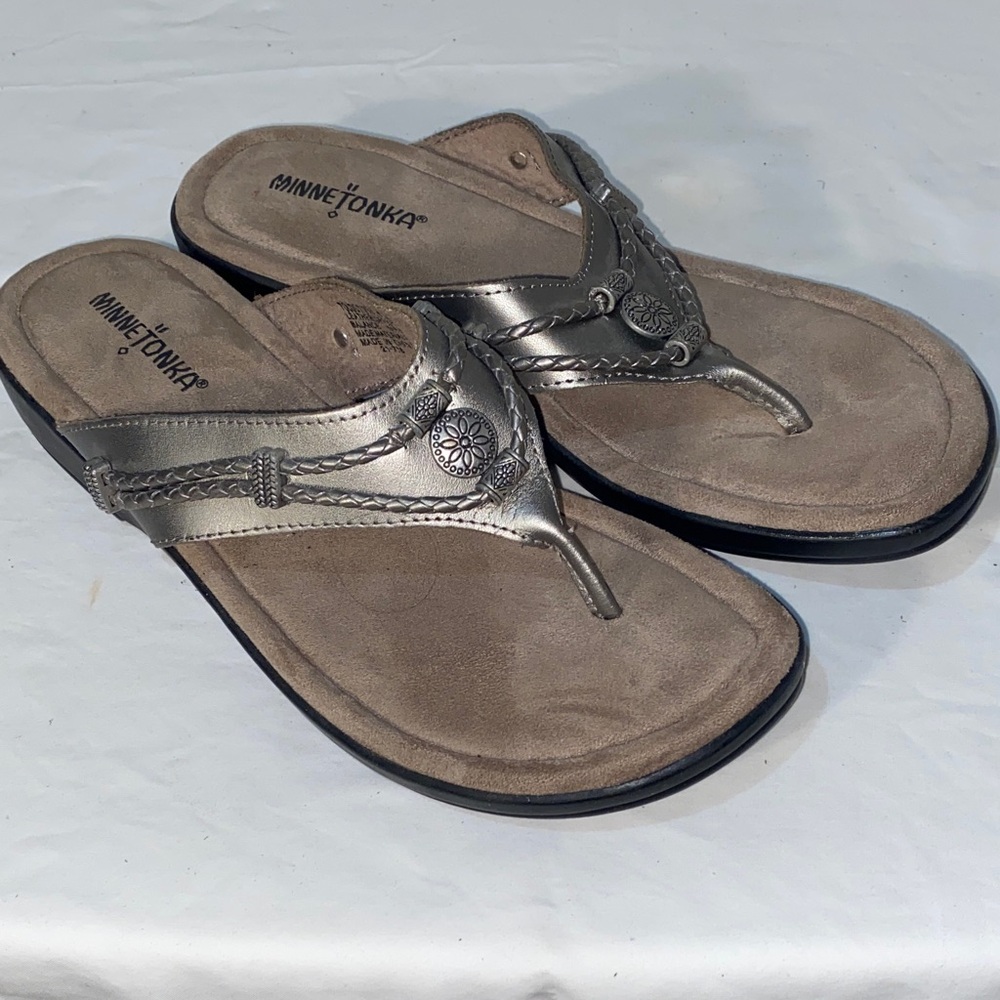 Minnetonka Silverthorne Women's Metallic Sandals Thongs Size 10